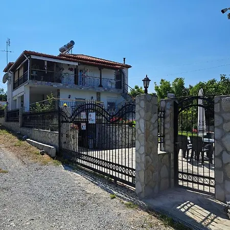 Апартаменты Alexanders House Nea Kallikrateia