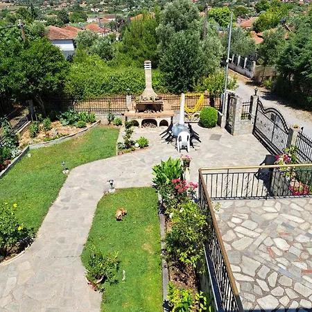 Апартаменты Alexanders House *