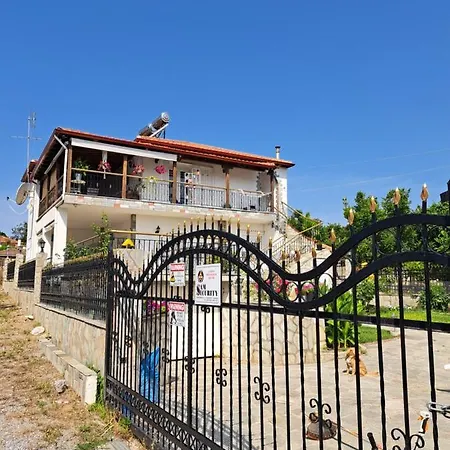 Апартаменты Alexanders House